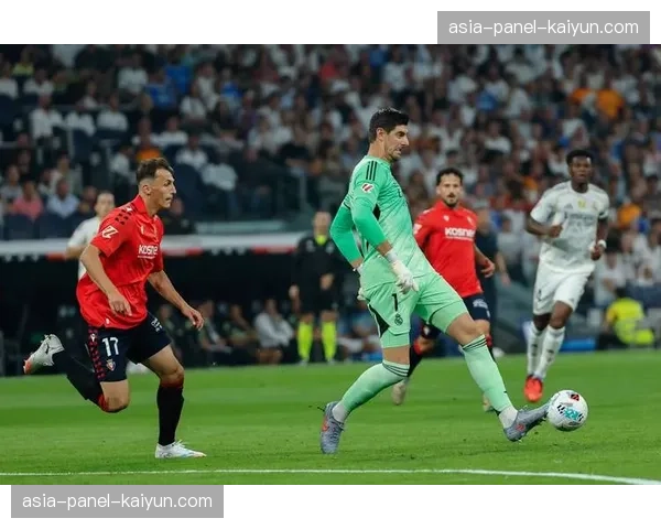 通讯：奥萨苏纳门将埃雷拉完成9次扑救零封对手，当选全场最佳